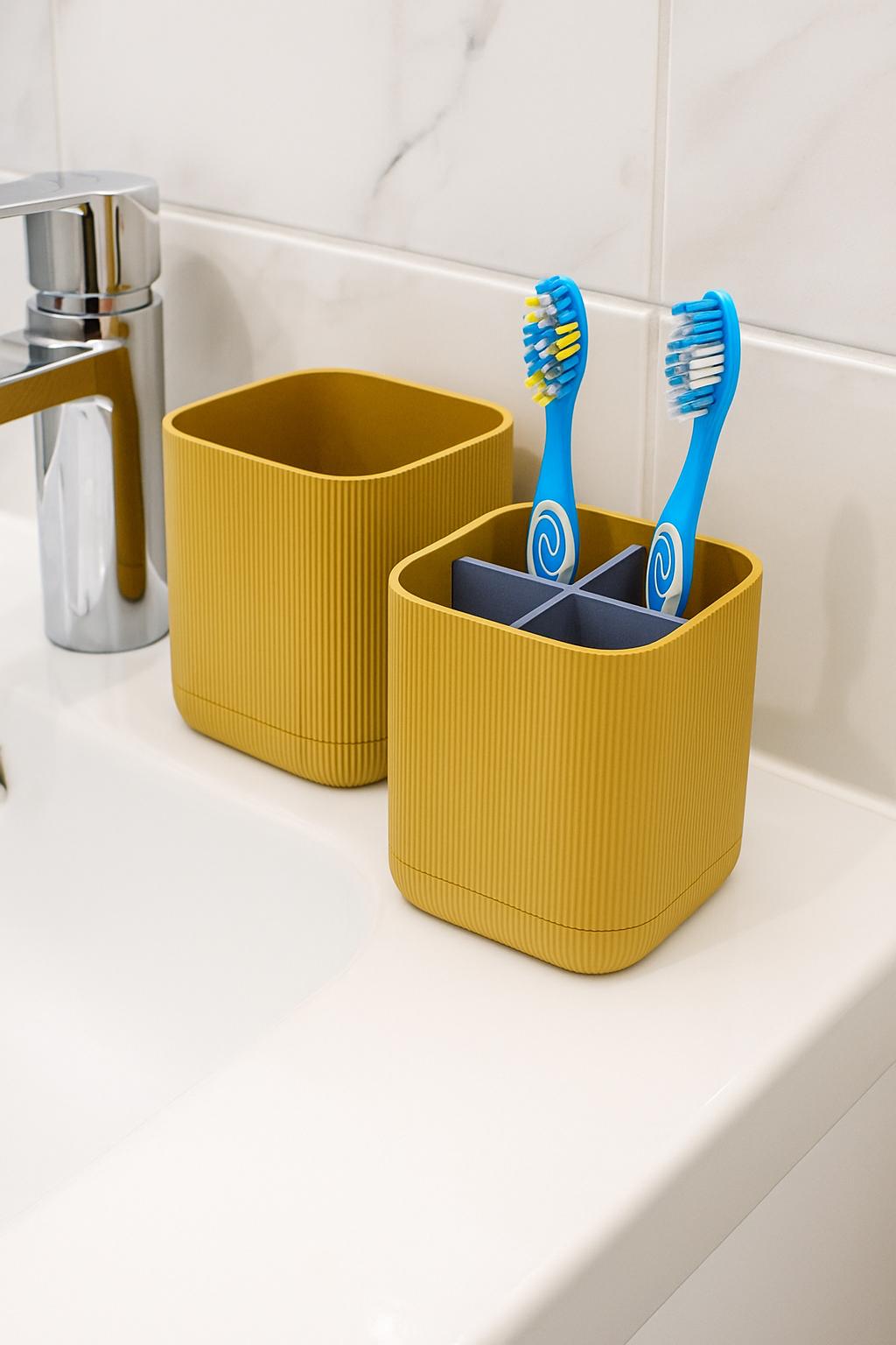 Ribbed Toothbrush Holder with Drip Tray – view 3, 3D printed by RS-3D